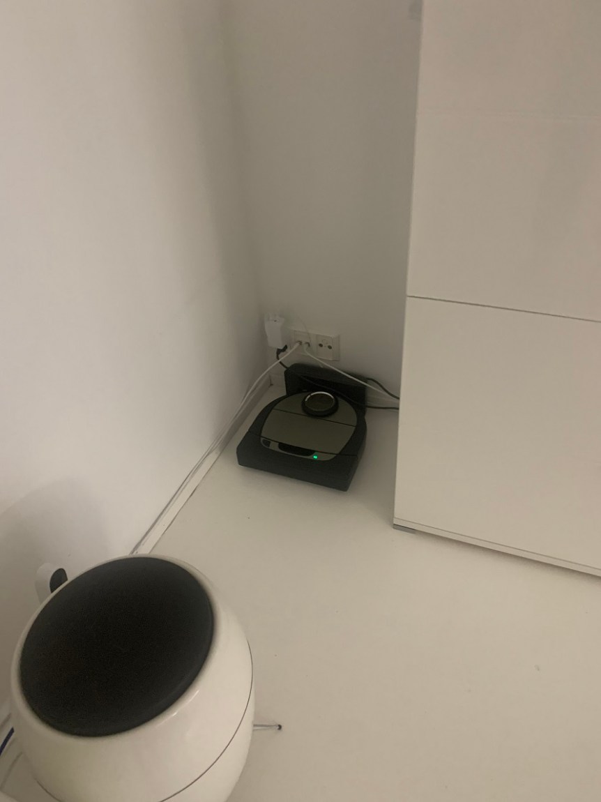 Neato_D7_latausasemassa_smaller